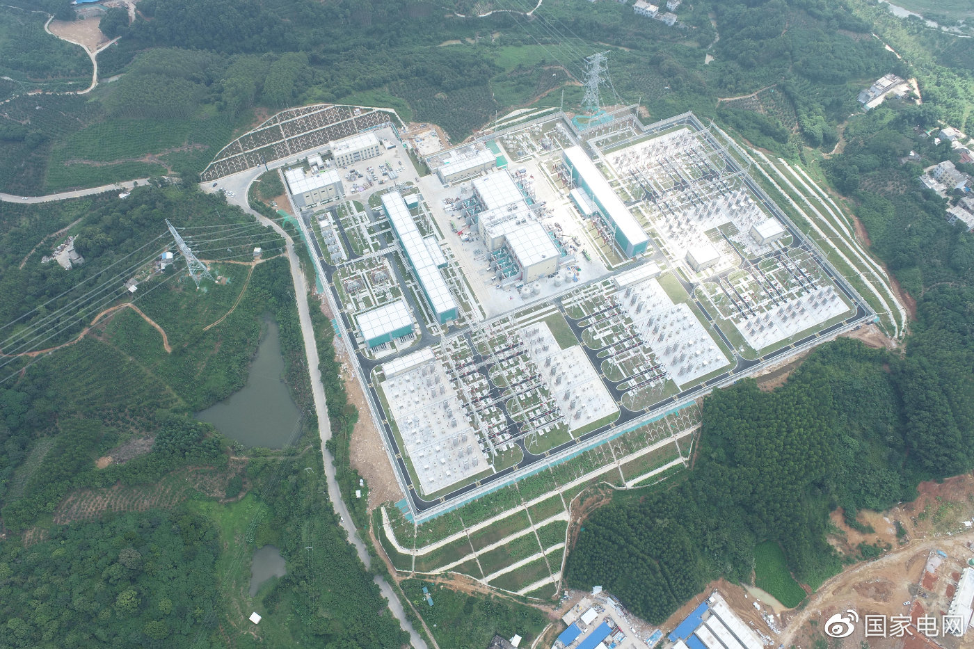 国家“十四五”重点能源工程——闽粤联网换流站工程交流系统及 500 千伏送出工程正式启动送电(图1)